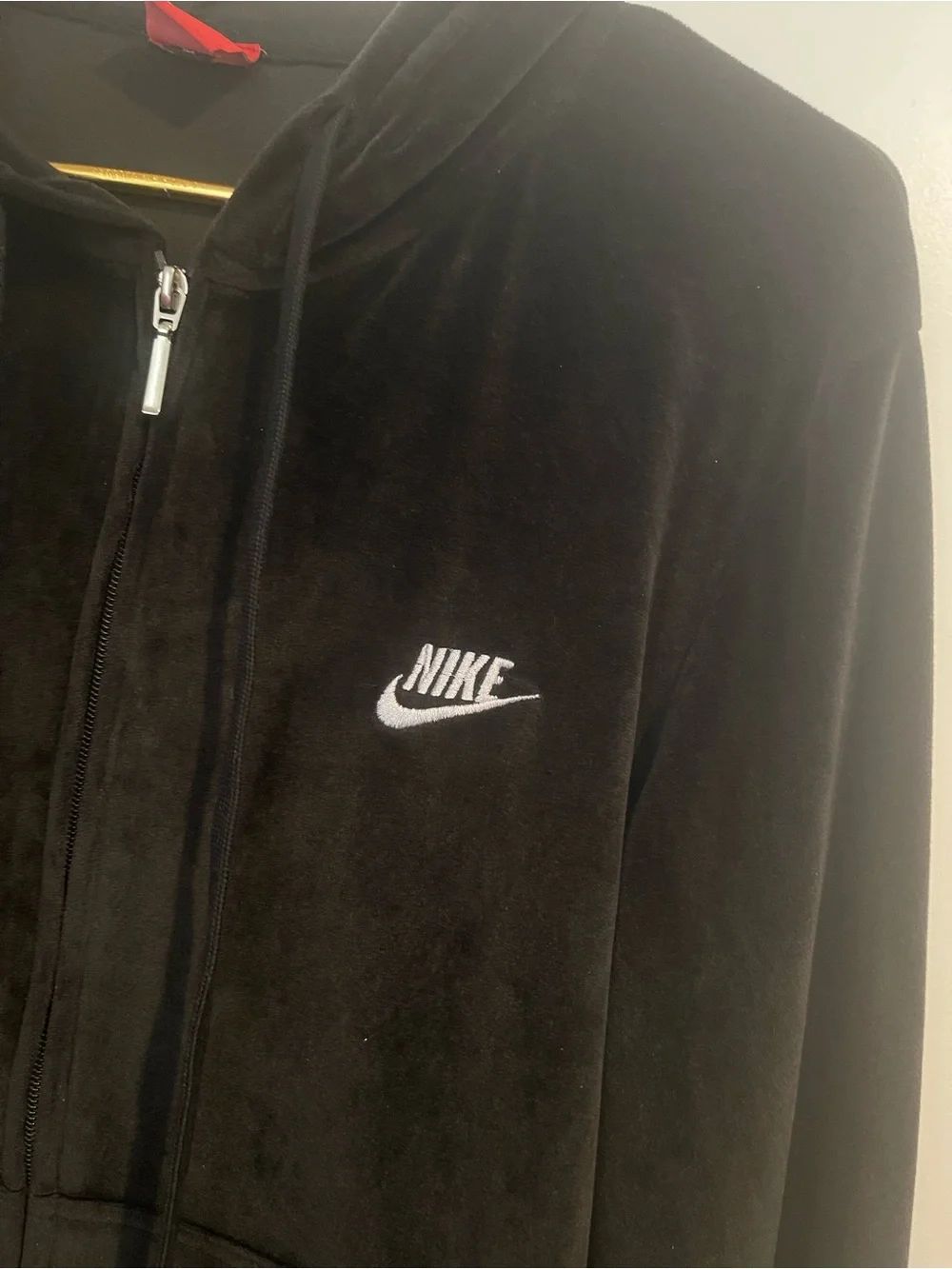 Nike Woman’s M Black Velour Full Zip Hoodie with White Embroidered Swoosh. 20P-P